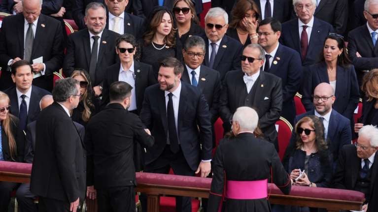 Συνάντηση Ζελένσκι-Βανς στο περιθώριο της τελετής ενθρόνισης του Λέοντα ΙΔ΄