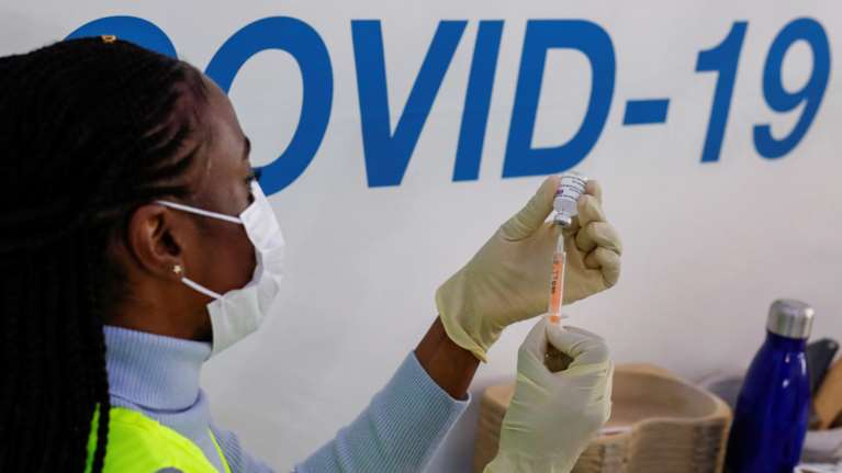 Κορονοϊός: Μια τρίτη δόση εμβολίου μπορεί να ενισχύσει την προστασία των μεταμοσχευμένων