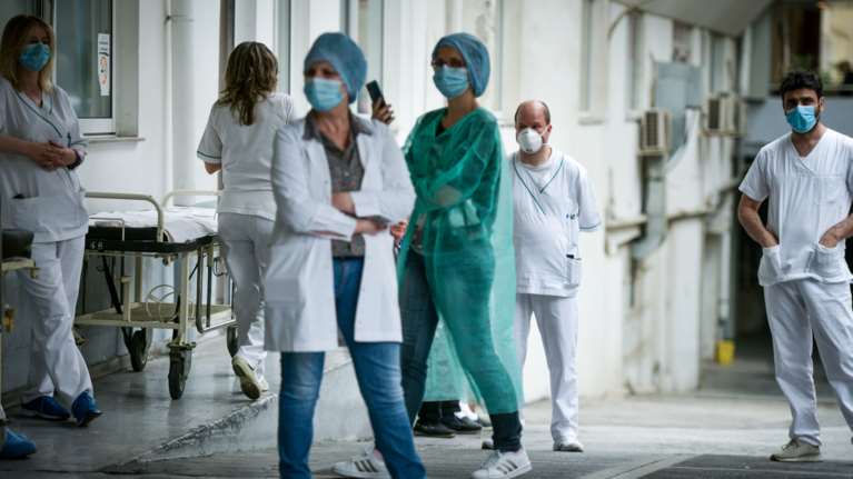 Κορονοϊός: 15.909 νέα κρούσματα σήμερα και 63 θάνατοι - Έπεσαν στους 433 οι διασωληνωμένοι