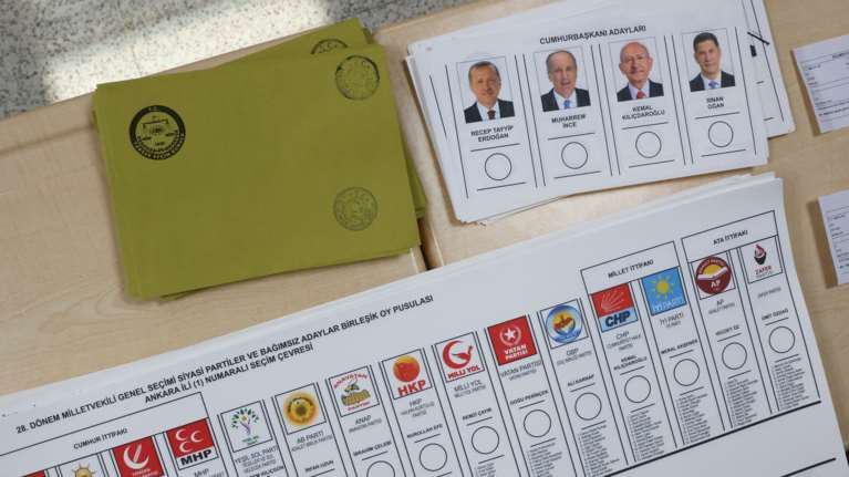 Πώς ψήφισαν οι Τούρκοι του εξωτερικού: Σε Γαλλία, Γερμανία, Ρωσία στηρίζουν Ερντογάν - Πού σάρωσε ο Κιλιτσντάρογλου