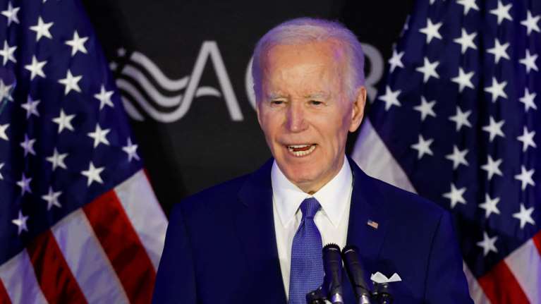 Ολομέτωπη επίθεση Μπάιντεν κατά Τραμπ: "Τόση καταστροφή, και δεν έχουν περάσει ούτε 100 μέρες από τότε που ανέλαβε"