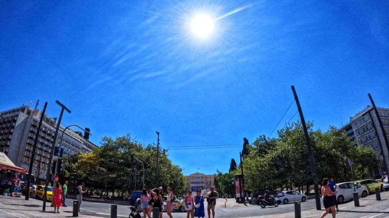 Ζέστη και σήμερα με τους ανέμους να κοπάζουν - Τι καιρό θα κάνει του Αγίου Πνεύματος