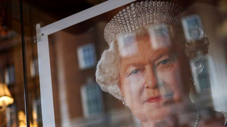 Βασίλισσα Ελισάβετ:  Επί σχεδόν 10 χρόνια δεν γνώριζε ότι είχε στην αυλή της σοβιετικό διπλό πράκτορα