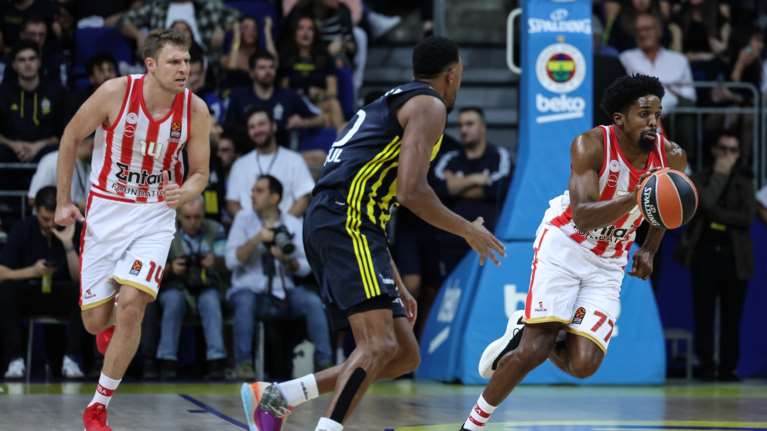 Φενέρ-Ολυμπιακός 82-71: Λάθη, ριμπάουντ έφεραν την ήττα στην πρεμιέρα- Επίθεση Γιασικεβίτσιους σε Μπαρτζώκα [βίντεο]