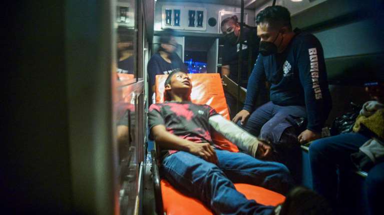 Σοκαριστικό τροχαίο με 53 νεκρούς μετανάστες στο Μεξικό - Ανατροπή φορτηγού