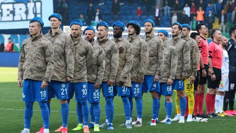 Η αλήθεια πίσω από την εμφάνιση της Ρίζεσπορ με στολές παραλλαγής κόντρα στην Αλάνιασπορ