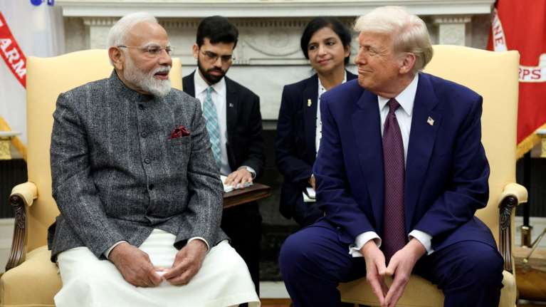 Ο Τραμπ αυξάνει τους δασμούς κατά της Ινδίας στο 50% - &quot;Τιμωρία&quot; επειδή αγοράζει ρωσικό πετρέλαιο