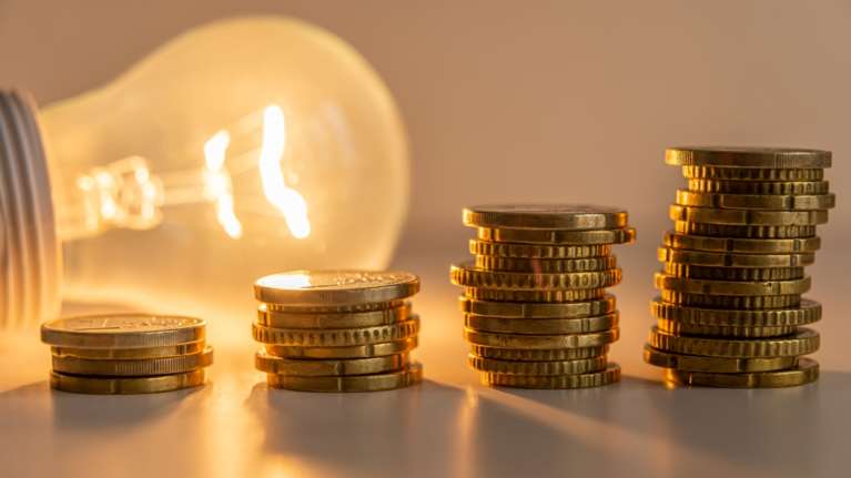 Πώς θα εξοικονομήσουν ενέργεια νοικοκυριά και επιχειρήσεις - Το σχέδιο, τα πρακτικά προβλήματα και οι 3 προτάσεις