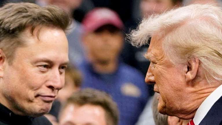 Τραμπ - Μασκ: Ο μοιραίος καβγάς για τη σχέση τους - "Τον είπε απατεώνα και εκείνος τον χτύπησε στα πλευρά"