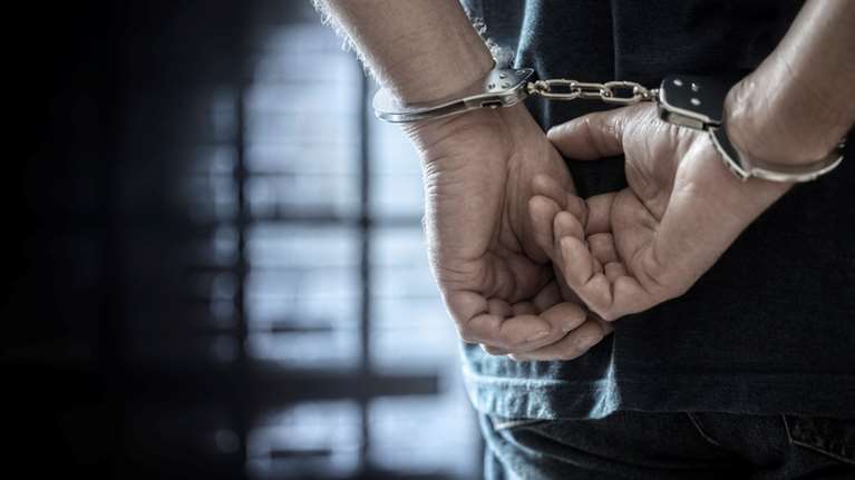 Χειροπέδες στον σύντροφο της 16χρονης που μαχαίρωσε την 19χρονη στο ΣΕΦ- Είχε κατηγορηθεί στην υπόθεση δολοφονίας Λυγγερίδη