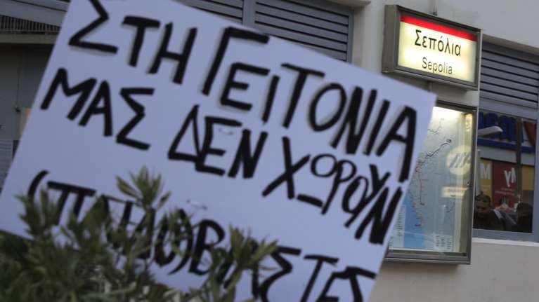 Κολωνός: Έκαψαν το αυτοκίνητο πατέρα προφυλακισμένου για τον βιασμό της 12χρονης-  Έγραψαν &quot;κρεμάλα σε κάθε βιαστή&quot;
