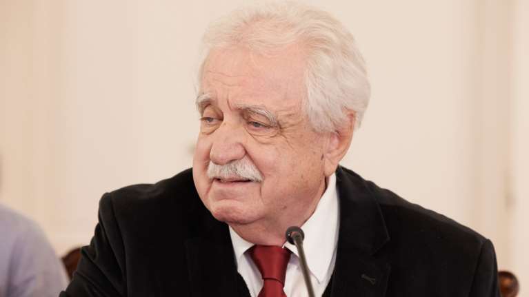 Ημερίδα του ΠΑΣΟΚ για "ένα κράτος αξιόπιστο κι αποτελεσματικό" - Η ατάκα του Σταύρου Μπένου για την ποίηση και το όνειρο