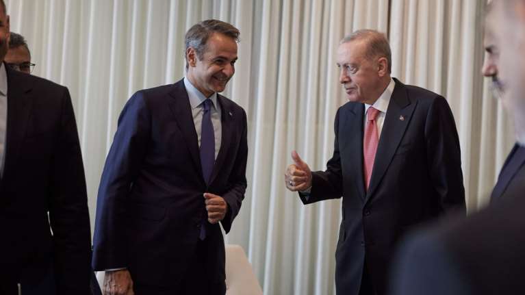 Το παρασκήνιο της συνάντησης Μητσοτάκη - Ερντογάν: Έμειναν στα &quot;ήρεμα νερά&quot;, δεν μπήκαν στα βαθιά
