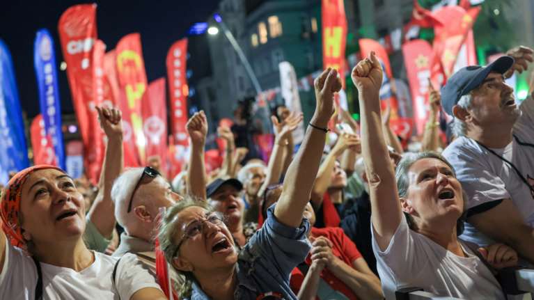 Δικαστήριο στην Τουρκία καθαίρεσε τον επικεφαλής και τη διοίκηση του CHP στην Κωνσταντινούπολη