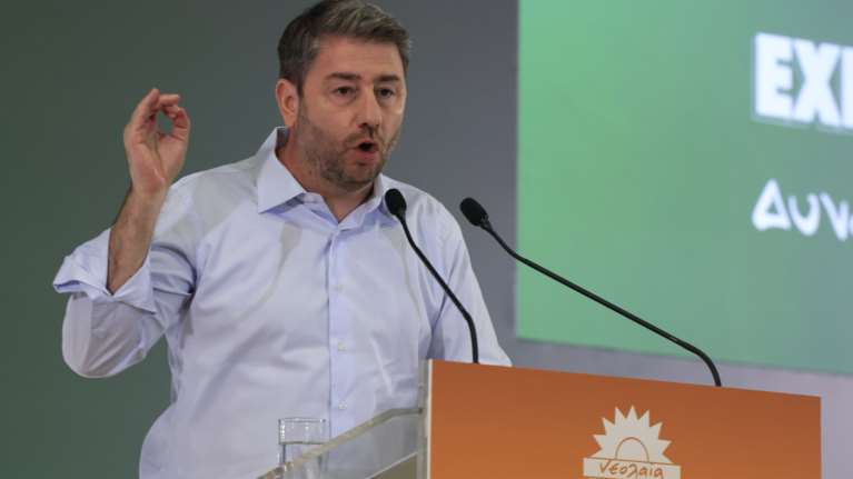 Να μπει τέλος στο &quot;πάρτι&quot; των απευθείας αναθέσεων ζητά το ΠΑΣΟΚ - Κατέθεσε τροπολογία στη Βουλή