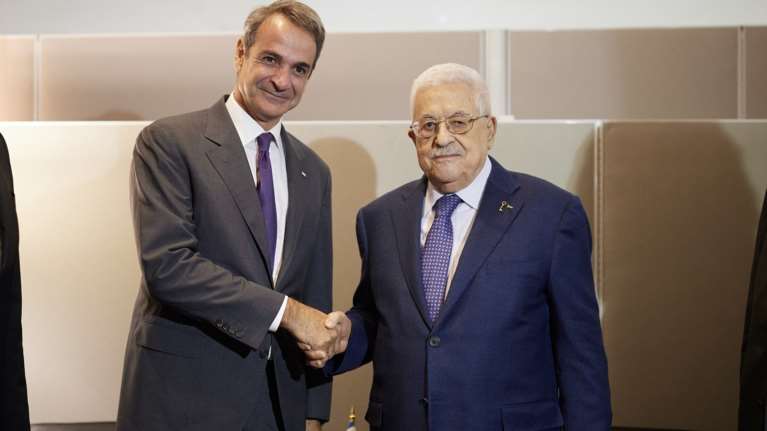 Συνάντηση Μητσοτάκη με τον πρόεδρο της Παλαιστινιακής Αρχής Μαχμούντ Αμπάς