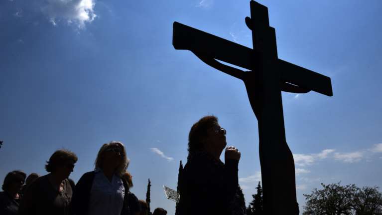 Πάσχα - Τι προτείνει η Εκκλησία: Υπαίθριες Ακολουθίες, Ανάσταση σε πλατείες και μεγαλύτερο αριθμό πιστών στους ναούς