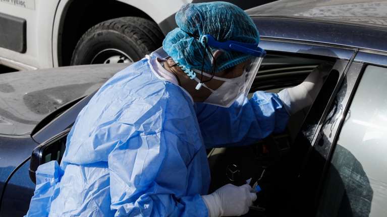 Κορονοϊός: Στα ύψη και πάλι με 2.301 νέα κρούσματα - 41 θάνατοι και 452 διασωληνωμένοι