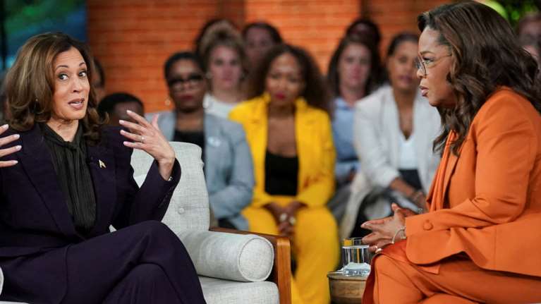 Οπλοφορεί και προειδοποιεί η Κάμαλα Χάρις: &quot;Αν μπει κάποιος στο σπίτι μου, θα τον πυροβολήσω&quot; - Τι είπε στην Όπρα Γουίνφρεϊ