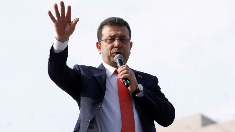 Καρατομήθηκε ο Ιμάμογλου από δήμαρχος Κωνσταντινούπολης