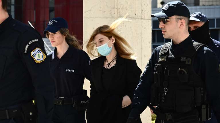 Δίκη Πισπιρίγκου: Ο παθολογοανατόμος επιμένει στην ασφυξία για τον θάνατο της Μαλένας - Γιατί εκνευρίστηκε η κατηγορούμενη