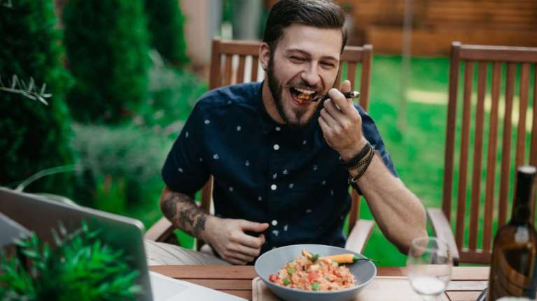Τι θα συμβεί στο σώμα σου αν δεν φας απολύτως τίποτα μέχρι αύριο το βράδυ