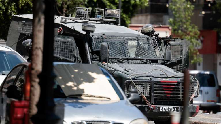 Επιδρομή του ισραηλινού στρατού στη Ραμάλα - Δεκάδες τραυματίες από σφαίρες και δακρυγόνα [βίντεο]