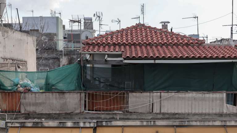 Κυψέλη: Η μητέρα έπαιζε videogame ενώ ο 7χρονος ξεψυχούσε - Πώς γλίτωσε η αδερφή του