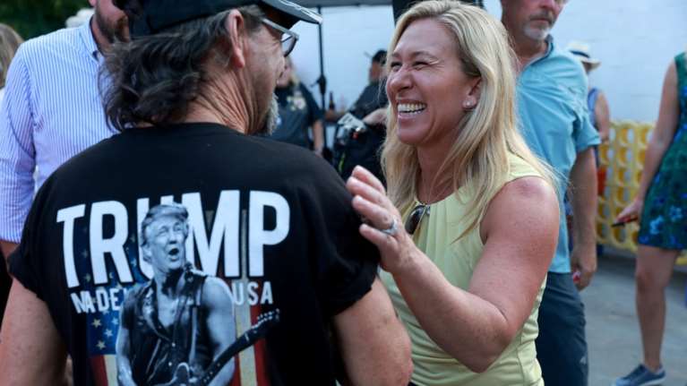 Η MAGA που άλλαξε και πολεμάει τον Τραμπ: Ποια είναι η Μάρτζορι Τέιλορ Γκριν που &quot;αγάπησαν&quot; οι Δημοκρατικοί