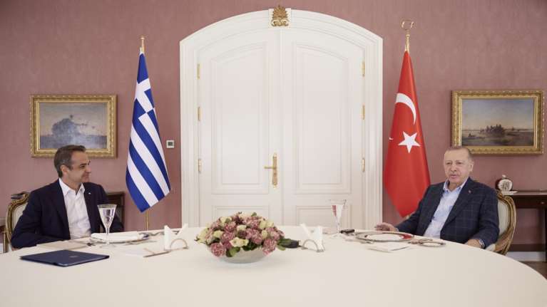 "Ελλάδα -Τουρκία: Ξαφνικά οι καλύτεροι φίλοι" - Πώς σχολιάζουν τα γερμανικά ΜΜΕ την απρόσμενη επίθεση φιλίας της Άγκυρας