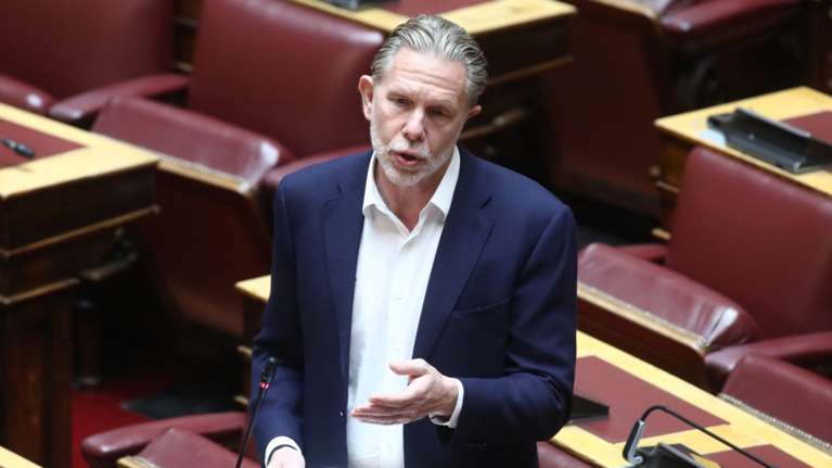 Η ομιλία Γερουλάνου για την κ. Ειρήνη που προκάλεσε αίσθηση - Εξήγησε με απλά λόγια πώς μπορείς να βρεθείς με &quot;κόκκινο δάνειο&quot;