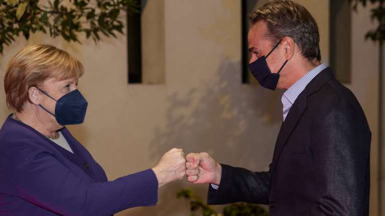 Στην Αθήνα η Μέρκελ: Το δείπνο με τον Κυριάκο Μητσοτάκη - Τι σηματοδοτεί η επίσκεψή της [εικόνες-βίντεο]