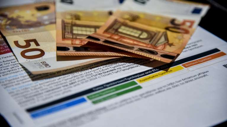 Τιμολόγια ρεύματος: Το &quot;παράδοξο&quot; επιβεβαιώθηκε - Κάτω η χονδρική του ρεύματος, πάνω οι τιμές λιανικής