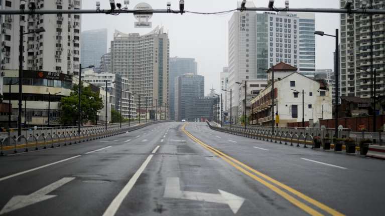 Ασφυξία στην Σανγκάη από το lockdown: Κάτοικοι σε απόγνωση, πεινασμένοι μέσα στα σπίτια τους