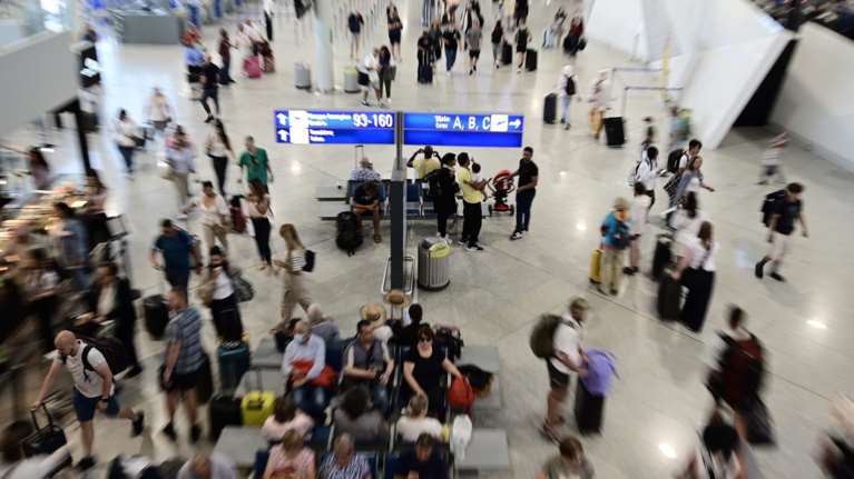 Συνελήφθη 60χρονος στο &quot;Ελευθέριος Βενιζέλος&quot; - Καταζητούνταν στη Γαλλία για απάτη 2,5 εκατ. ευρώ