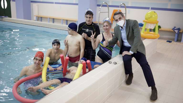 Παγκόσμια Ημέρα Αυτισμού: Επίσκεψη Μητσοτάκη σε εργαστήριο ειδικής αγωγής του Αγίου Δημητρίου [εικόνες]