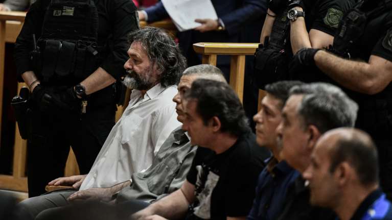 Δίκη Χρυσής Αυγής: Τα δύο κρίσιμα θέματα που καλείται να απαντήσει σήμερα το δικαστήριο