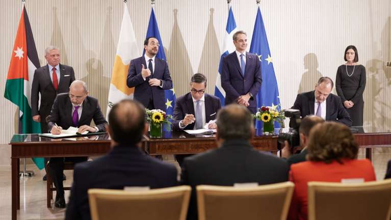 Τα τρία μνημόνια συνεργασίας υπογράφηκαν μετά την 4η Τριμερή Ελλάδας - Κύπρου - Ιορδανίας στη Λευκωσία