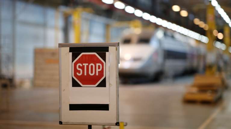 Γαλλία: Τρένο χτύπησε μετανάστες που περπατούσαν πάνω στις γραμμές - Ένας νεκρός και τρεις τραυματίες