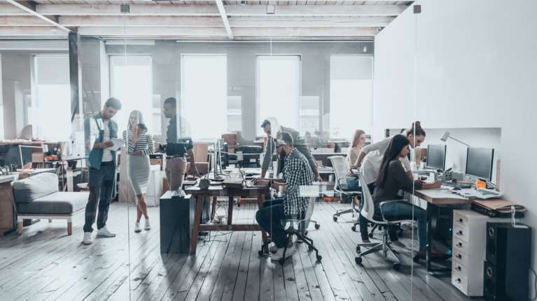 Το μισό έτος εργαζόμαστε για την πληρωμή φόρων και εισφορών