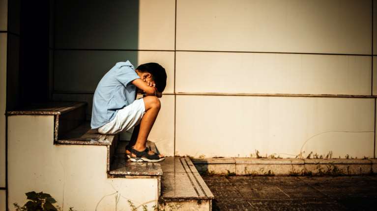 Νίσυρος: Ένταλμα σύλληψης για τον αρχαιοφύλακα μετά τις καταγγελίες για ασέλγεια ανηλίκων - &quot;Πήγε να κάψει τα ερωτικά βοηθήματα&quot;