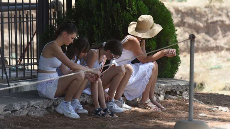 Κορυφώνεται ο καύσωνας: Οδηγίες και μέτρα προστασίας - Σε επιφυλακή η πυροσβεστική