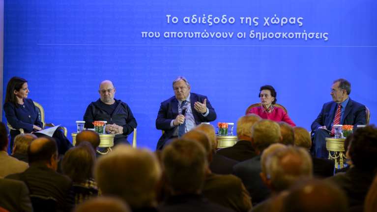 Ο Βενιζέλος επιμένει για τη &quot;μη διακυβερνήσιμη χώρα&quot; και απαντάει στις αιχμές της κυβέρνησης: &quot;Όντως, θα λέω ό,τι θέλω&quot;