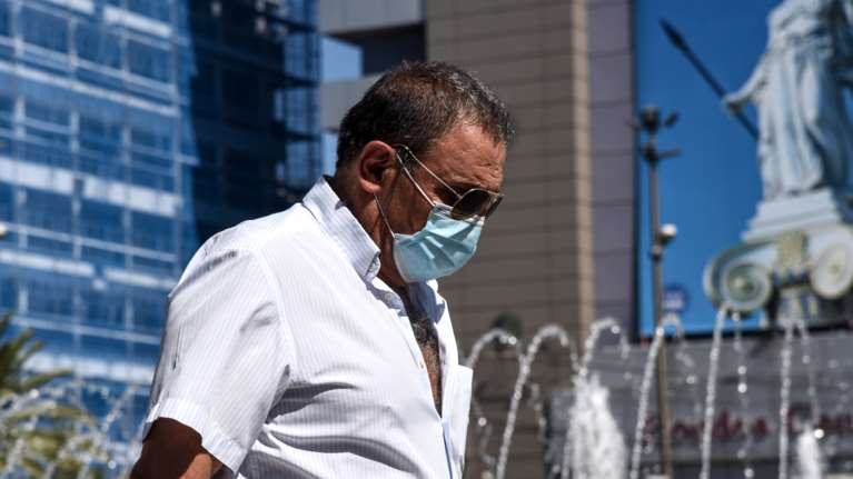 Κορονοϊός: Πρόστιμα σε 330 πολίτες για μη χρήση μάσκας - Λουκέτο σε 6 καταστήματα και ποινή 10.000 ευρώ