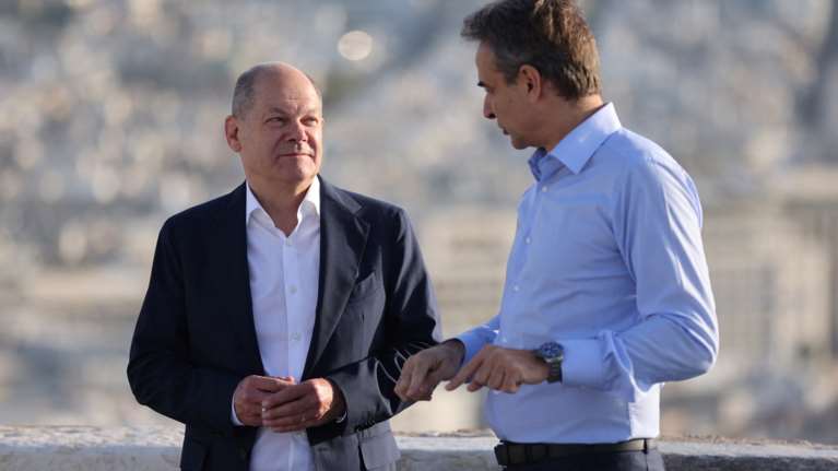 Γερμανικά ΜΜΕ για επίσκεψη Σολτς: Οι αγωγοί που θέλει η Γερμανία και η καταδίκη της Τουρκίας που ζητά η Ελλάδα