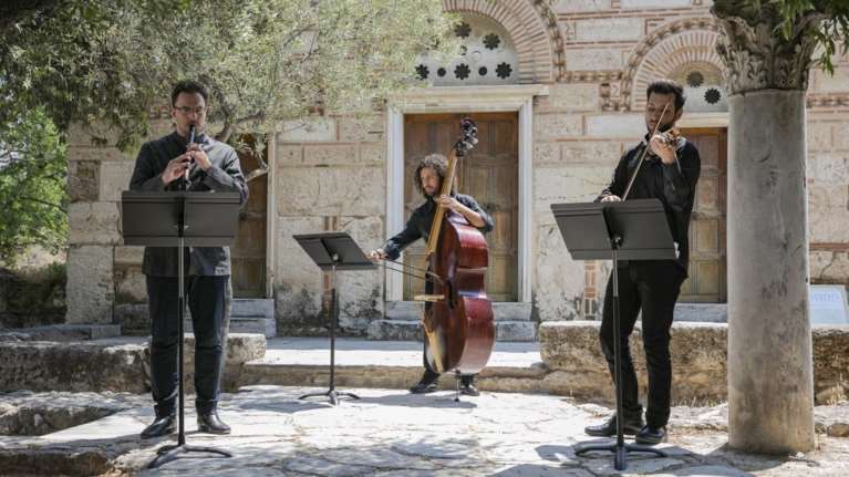 &quot;Αντιστίξεις&quot; από την ΕΛΣ: Όταν η ελληνική μουσική συναντά την δημόσια αρχιτεκτονική