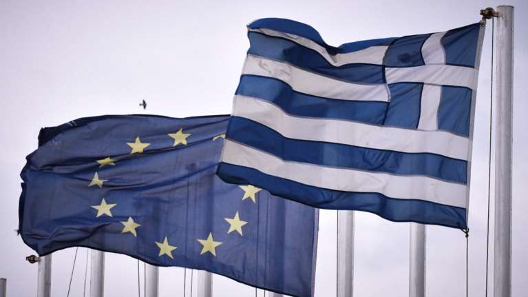 Ευρωβαρόμετρο: Το 63% πιστεύει ότι η Ελλάδα έχει ωφεληθεί από τη συμμετοχή της στην ΕΕ