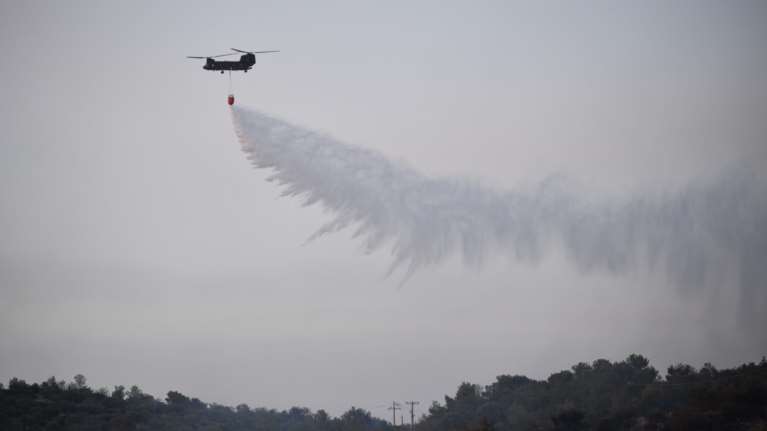 Φωτιά στο Άγιο Όρος: Μαίνεται η πυρκαγιά στο Ακρωτήριο Αράπης