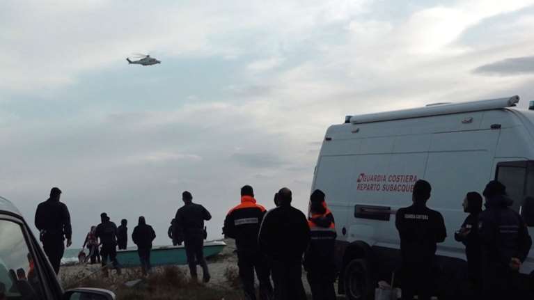 Ναυάγιο στην Ιταλία: Στους 59 οι νεκροί - 12 παιδιά ανάμεσα στα θύματα [εικόνες, βίντεο]