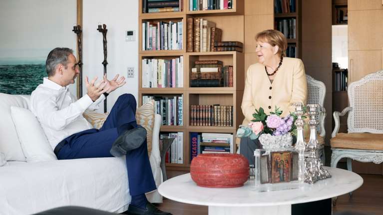 Ο πρωινός καφές του Κυριάκου Μητσοτάκη με τη Μέρκελ στο σπίτι του - Τι συζήτησαν